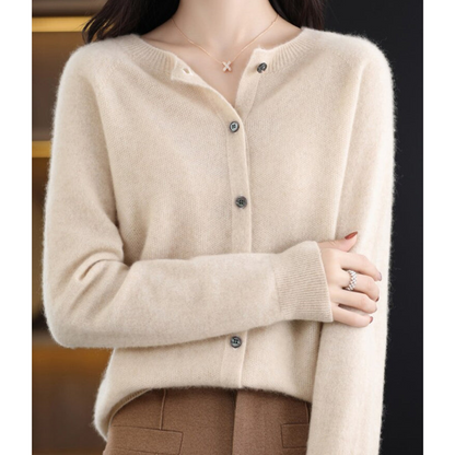 Arianne Cardigan – Stilvolle Wärme & Eleganz
