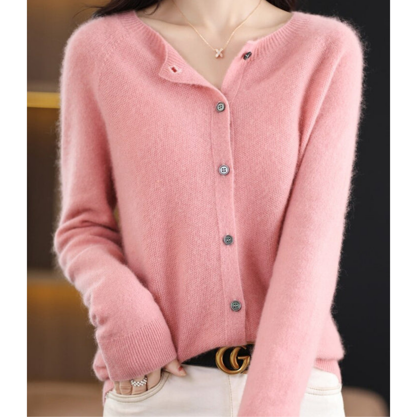 Arianne Cardigan – Stilvolle Wärme & Eleganz