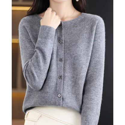 Arianne Cardigan – Stilvolle Wärme & Eleganz