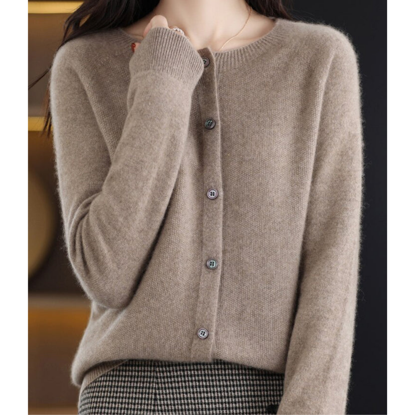 Arianne Cardigan – Stilvolle Wärme & Eleganz