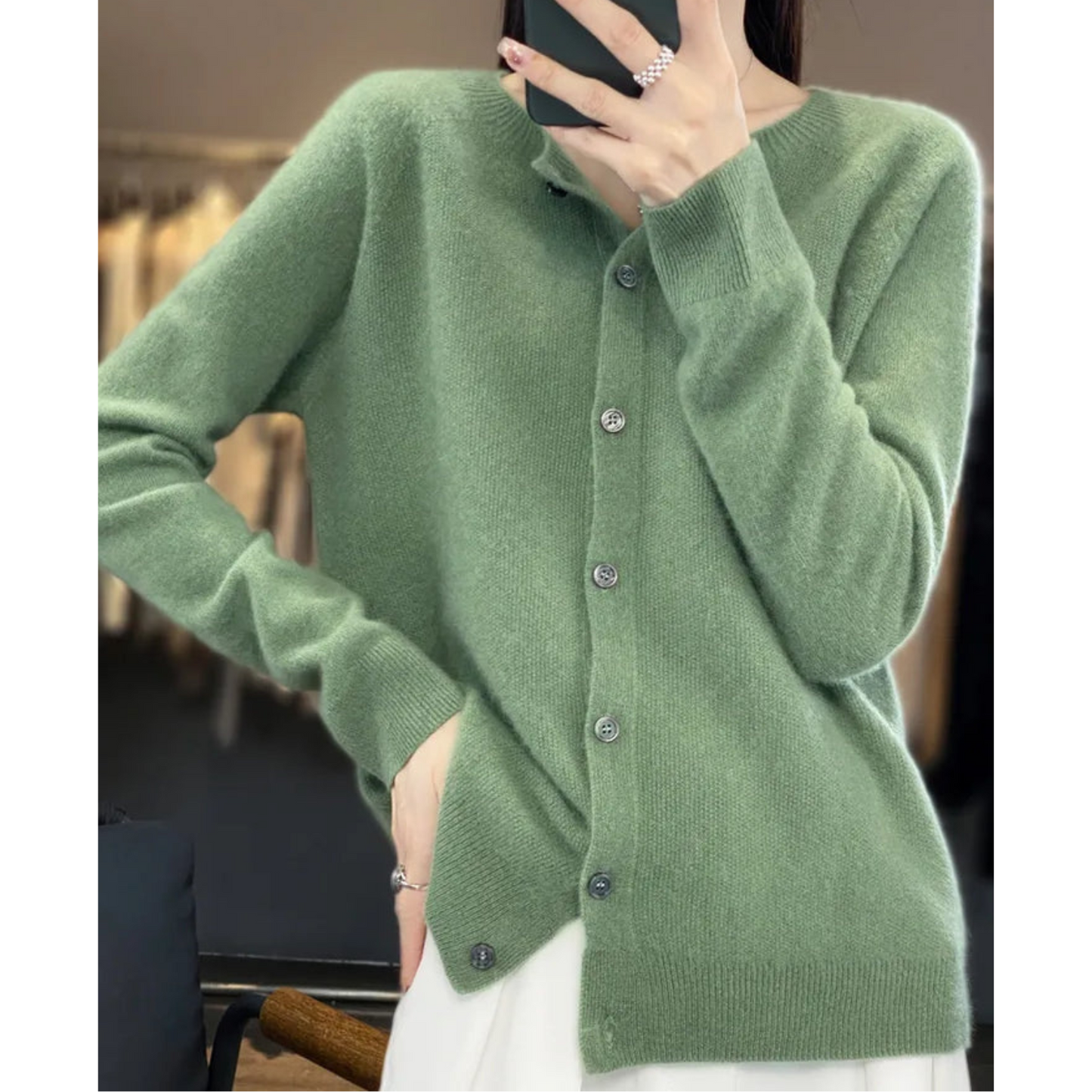 Arianne Cardigan – Stilvolle Wärme & Eleganz